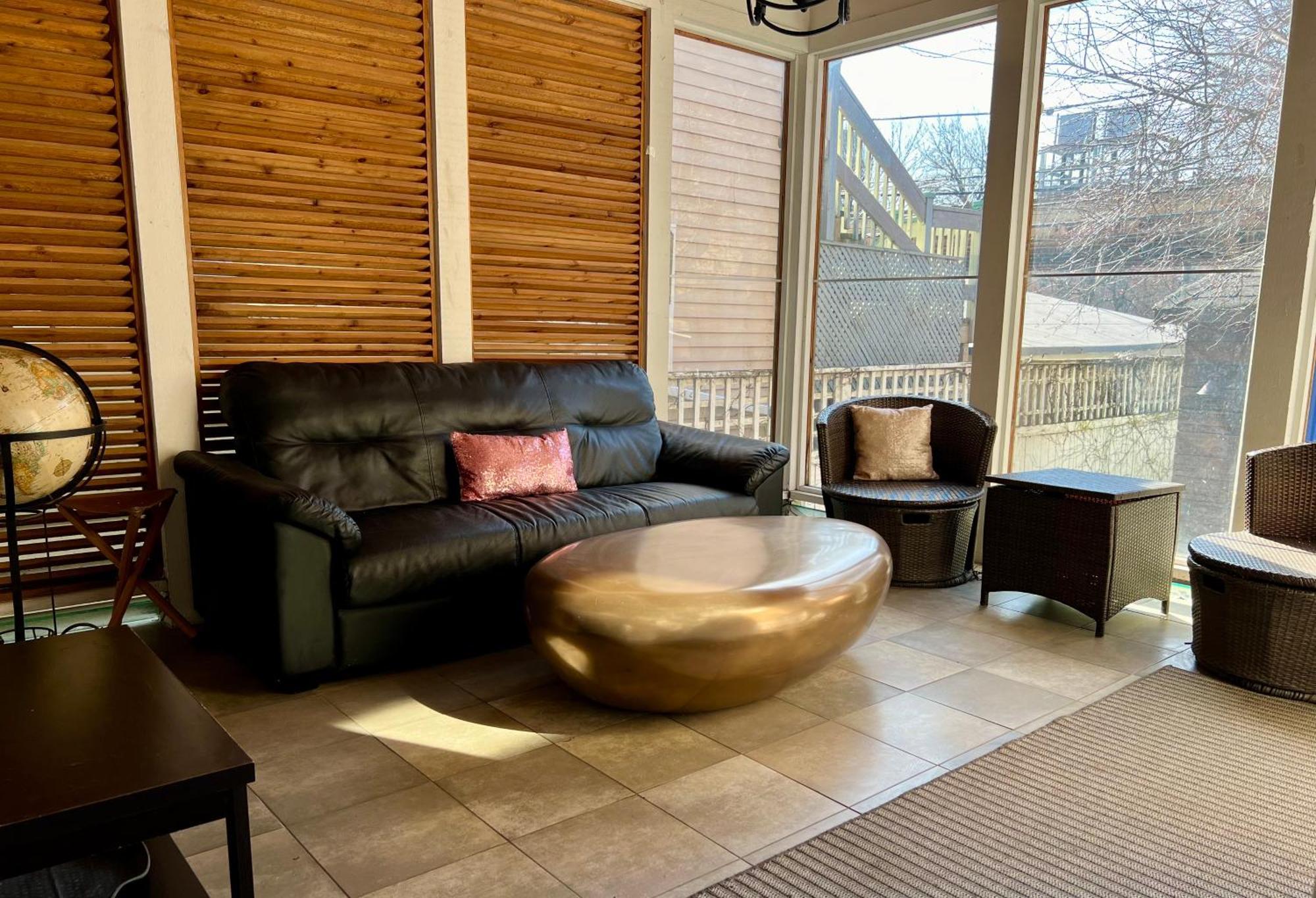 3 Bedroom Spacious Home In Ideal Location W Free Parking Back Yard Pets Welcome شيكاغو المظهر الخارجي الصورة