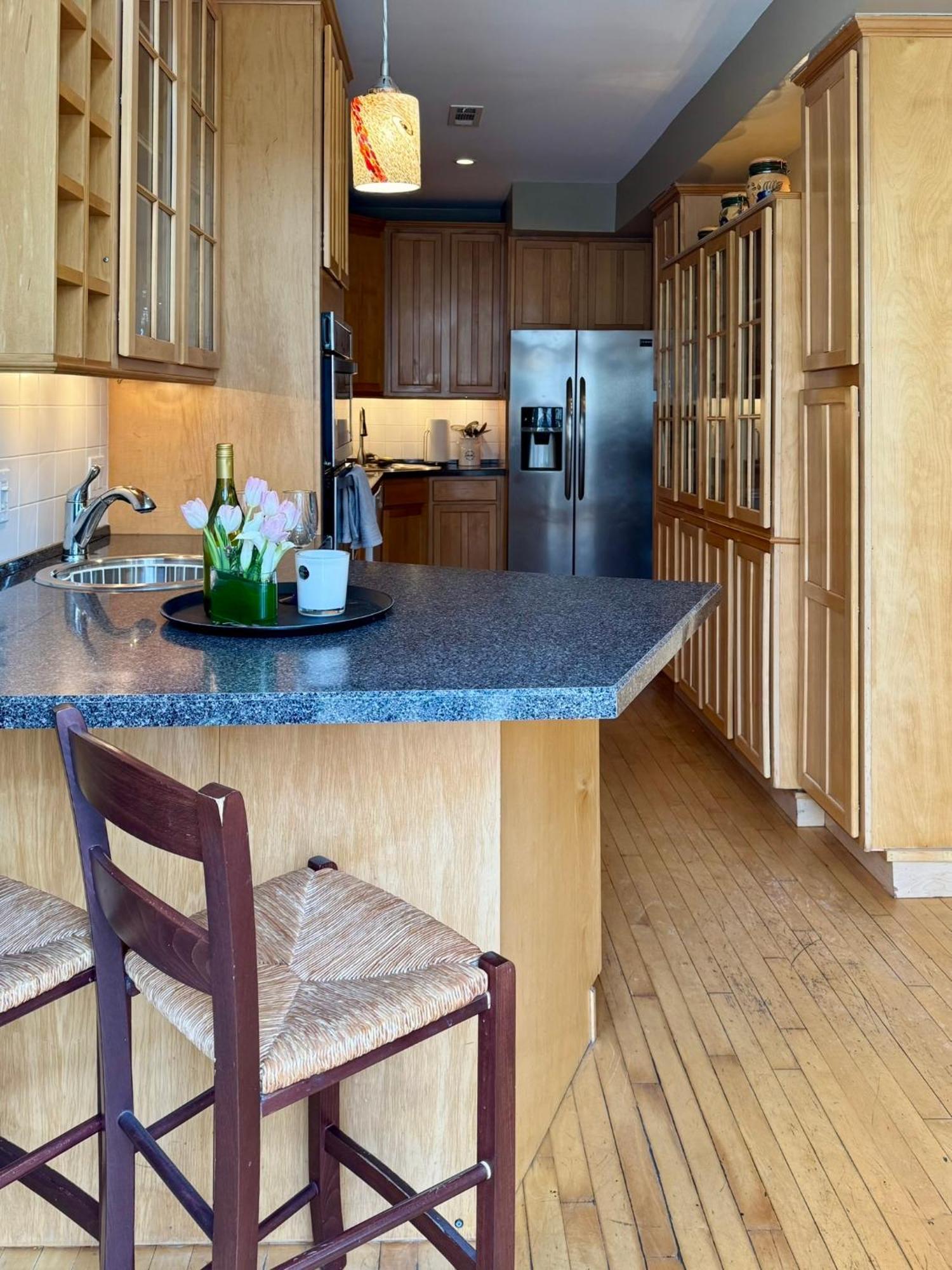 3 Bedroom Spacious Home In Ideal Location W Free Parking Back Yard Pets Welcome شيكاغو المظهر الخارجي الصورة