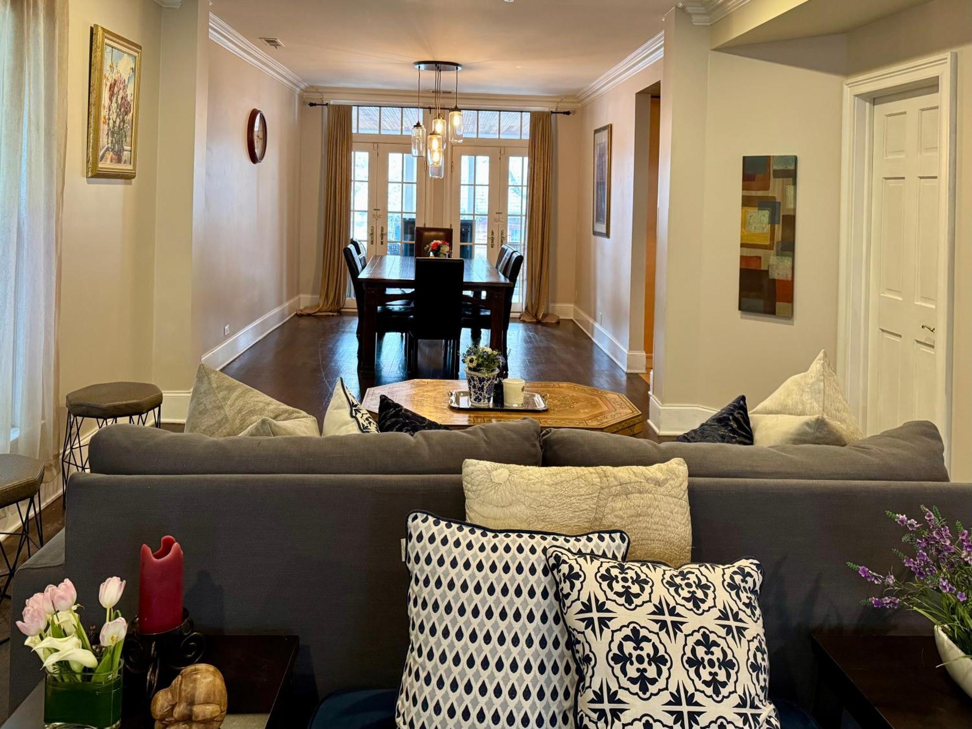 3 Bedroom Spacious Home In Ideal Location W Free Parking Back Yard Pets Welcome شيكاغو المظهر الخارجي الصورة