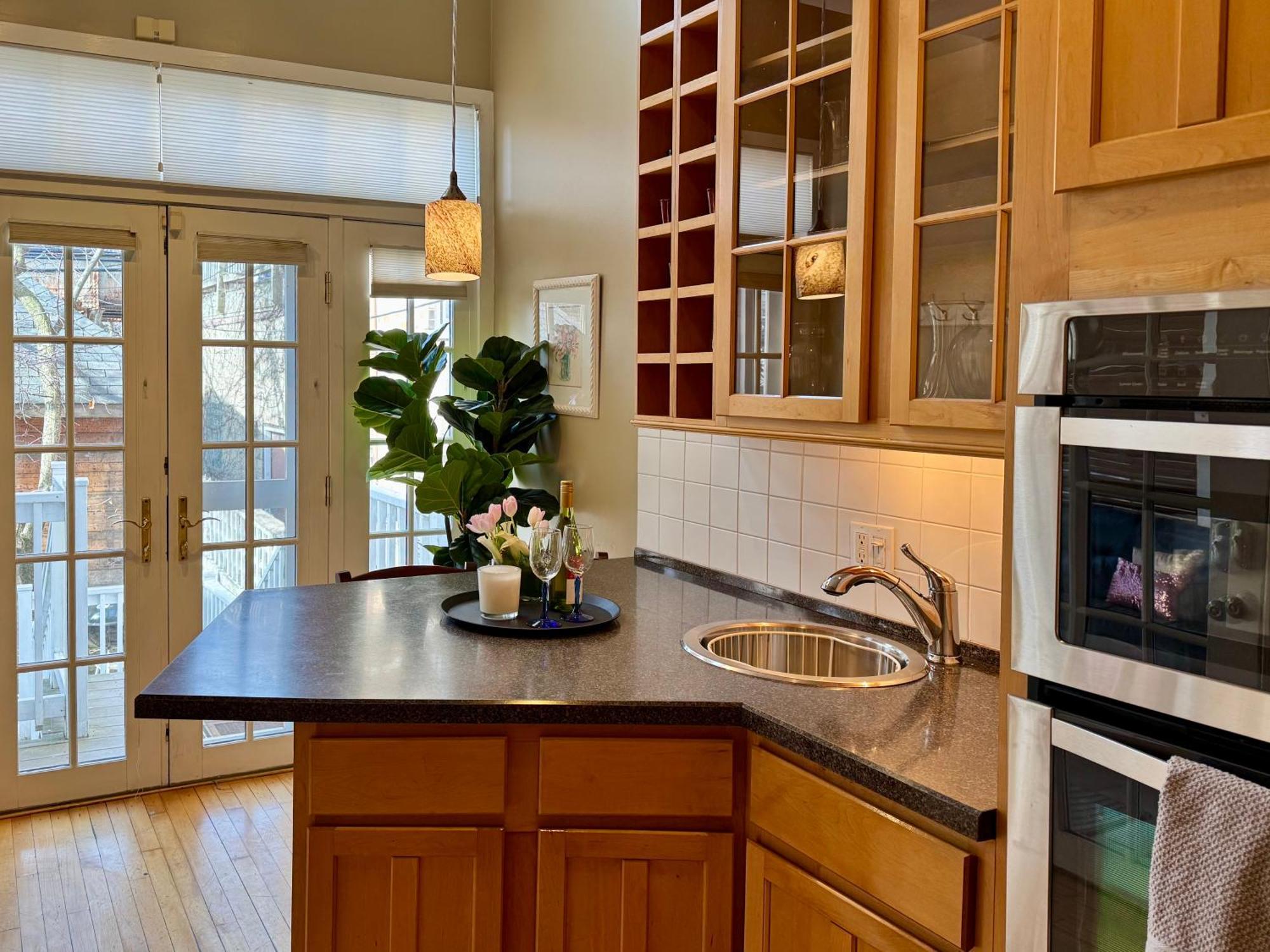 3 Bedroom Spacious Home In Ideal Location W Free Parking Back Yard Pets Welcome شيكاغو المظهر الخارجي الصورة