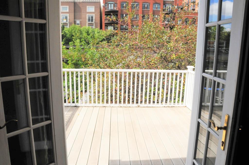 3 Bedroom Spacious Home In Ideal Location W Free Parking Back Yard Pets Welcome شيكاغو المظهر الخارجي الصورة