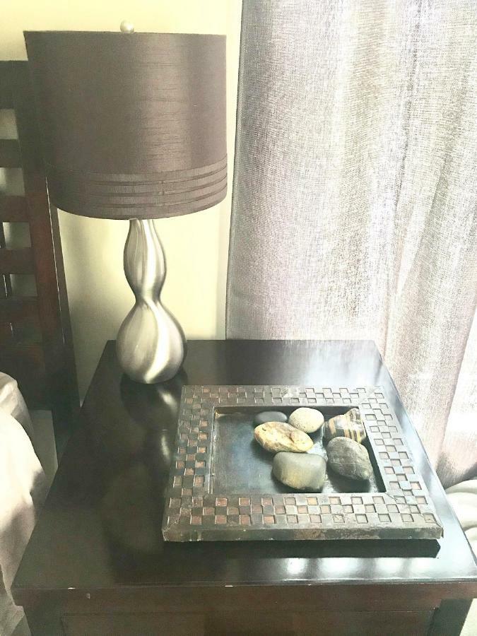 3 Bedroom Spacious Home In Ideal Location W Free Parking Back Yard Pets Welcome شيكاغو المظهر الخارجي الصورة