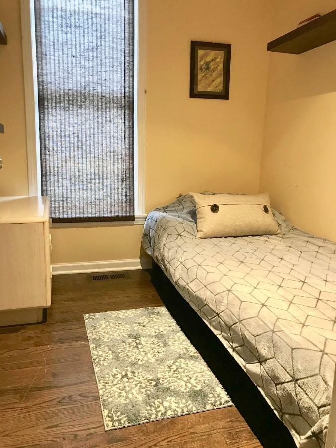 3 Bedroom Spacious Home In Ideal Location W Free Parking Back Yard Pets Welcome شيكاغو المظهر الخارجي الصورة
